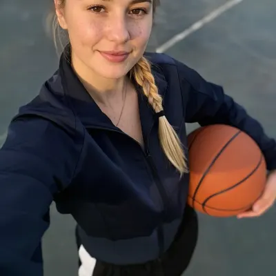 Полина, 21